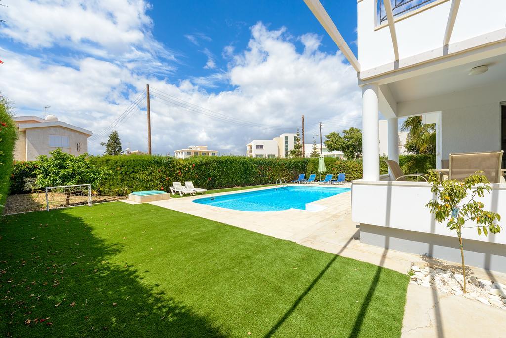 Merab Center Villas Ayia Napa Room photo