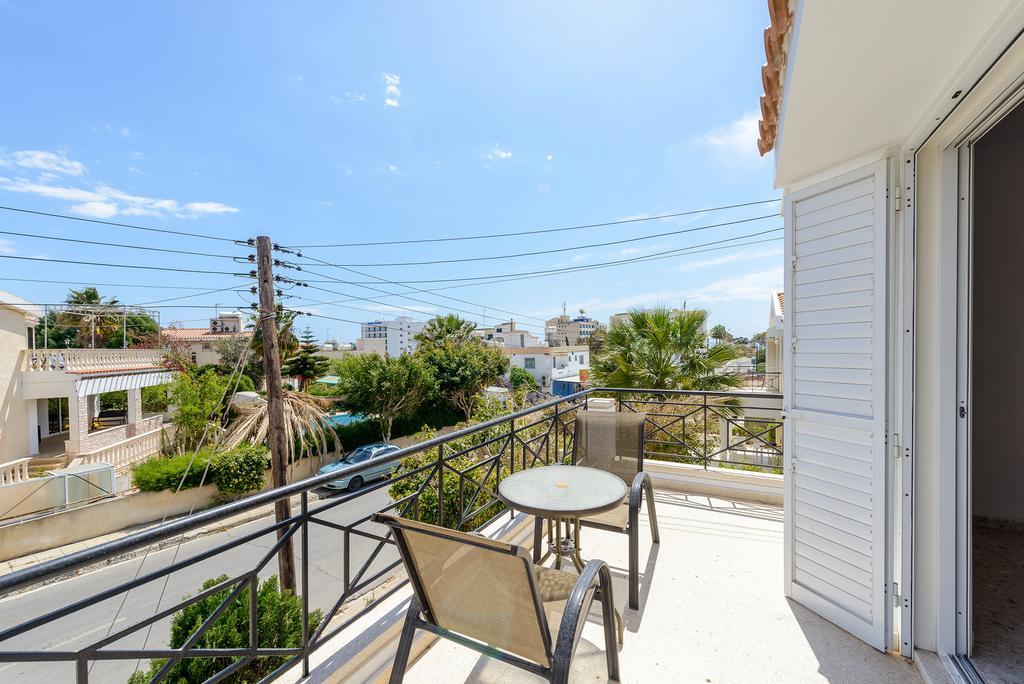 Merab Center Villas Ayia Napa Room photo