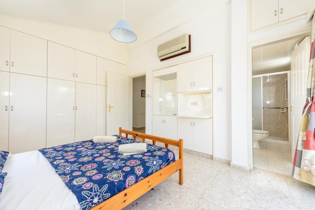 Merab Center Villas Ayia Napa Room photo